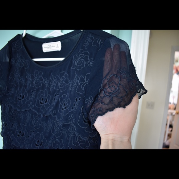 Abercrombie ruffle blouse - Picture 3 of 4